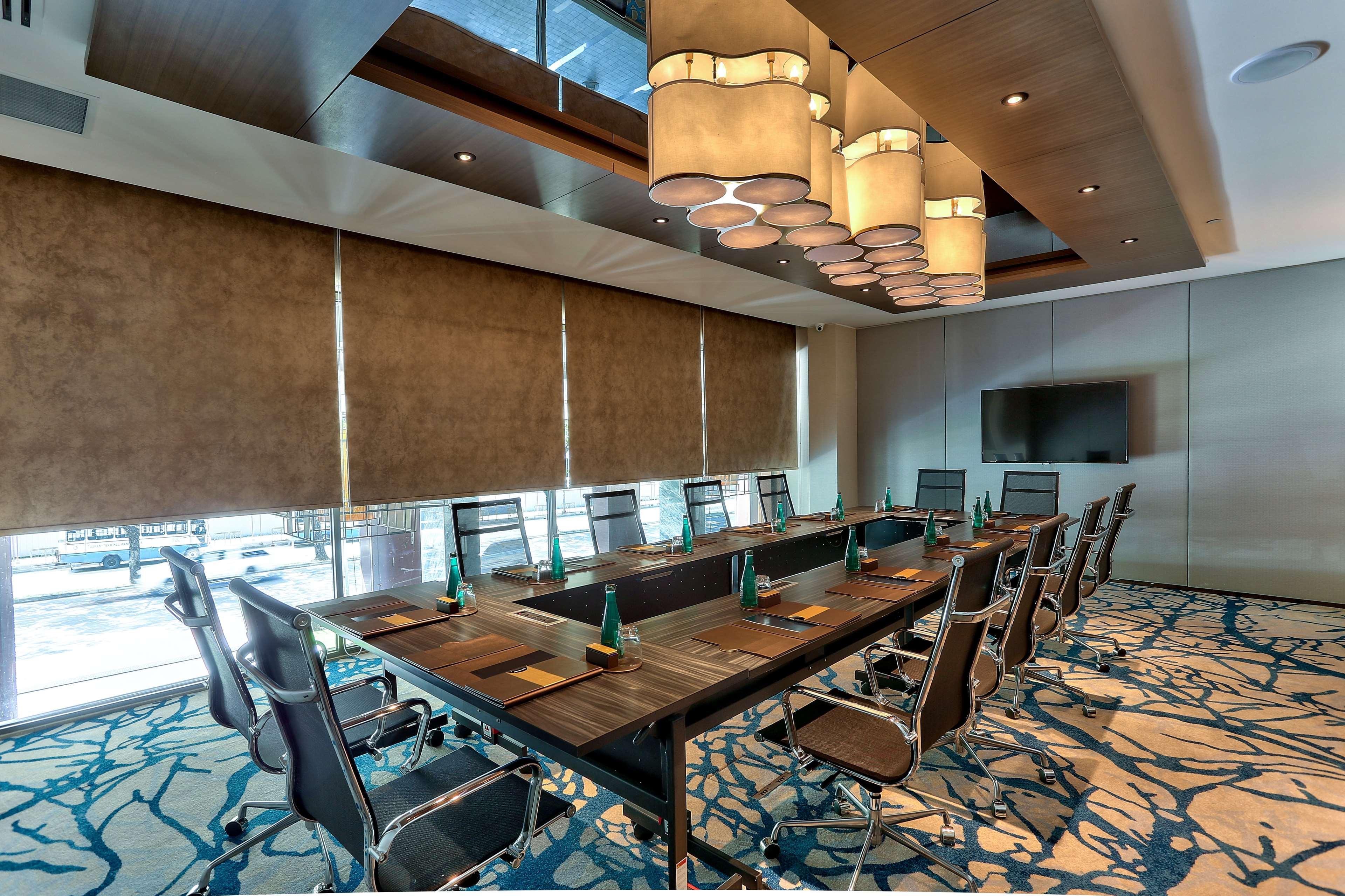 Hilton Kota Kinabalu Hotel Екстериор снимка Meeting room