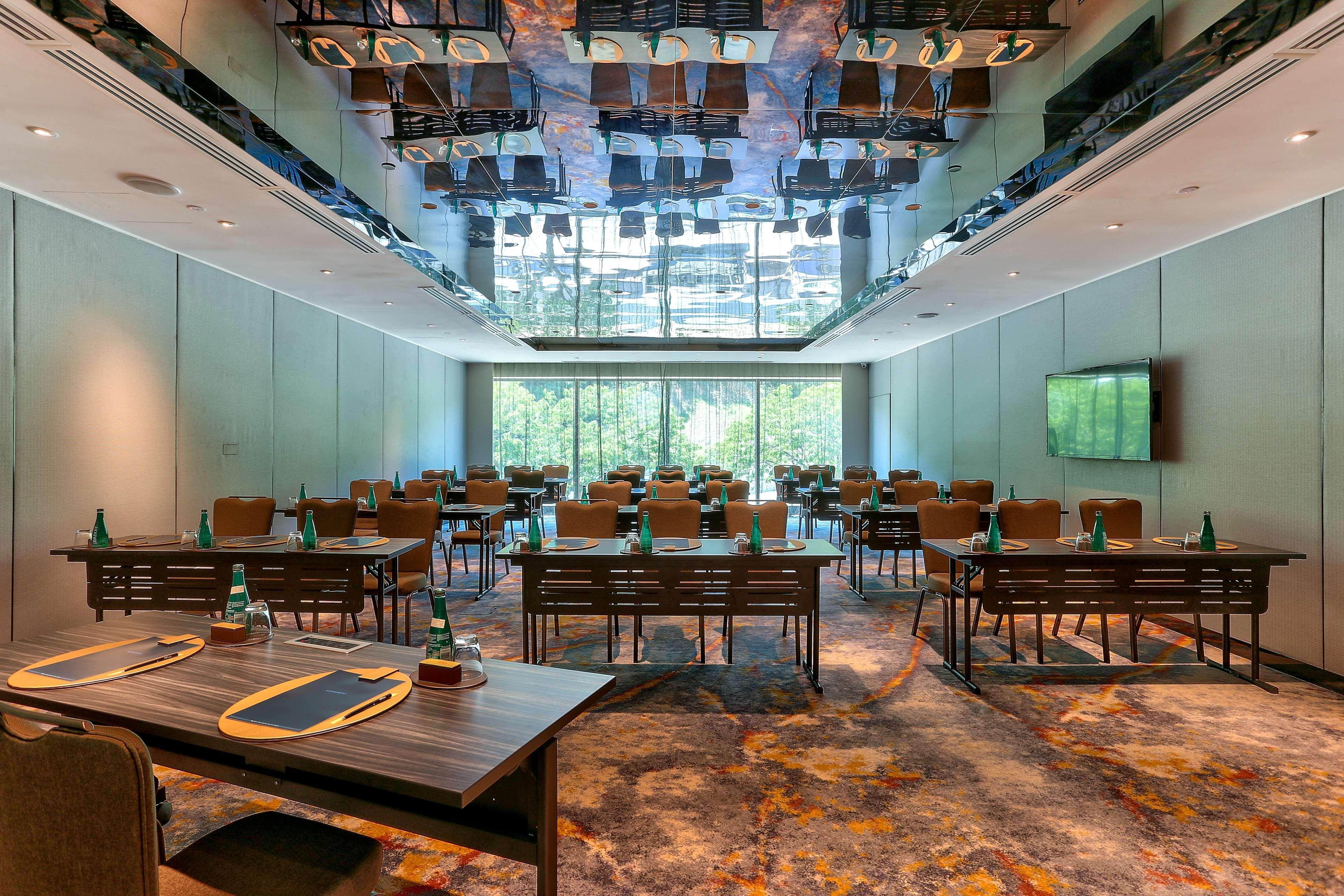 Hilton Kota Kinabalu Hotel Екстериор снимка Meeting room at the hotel