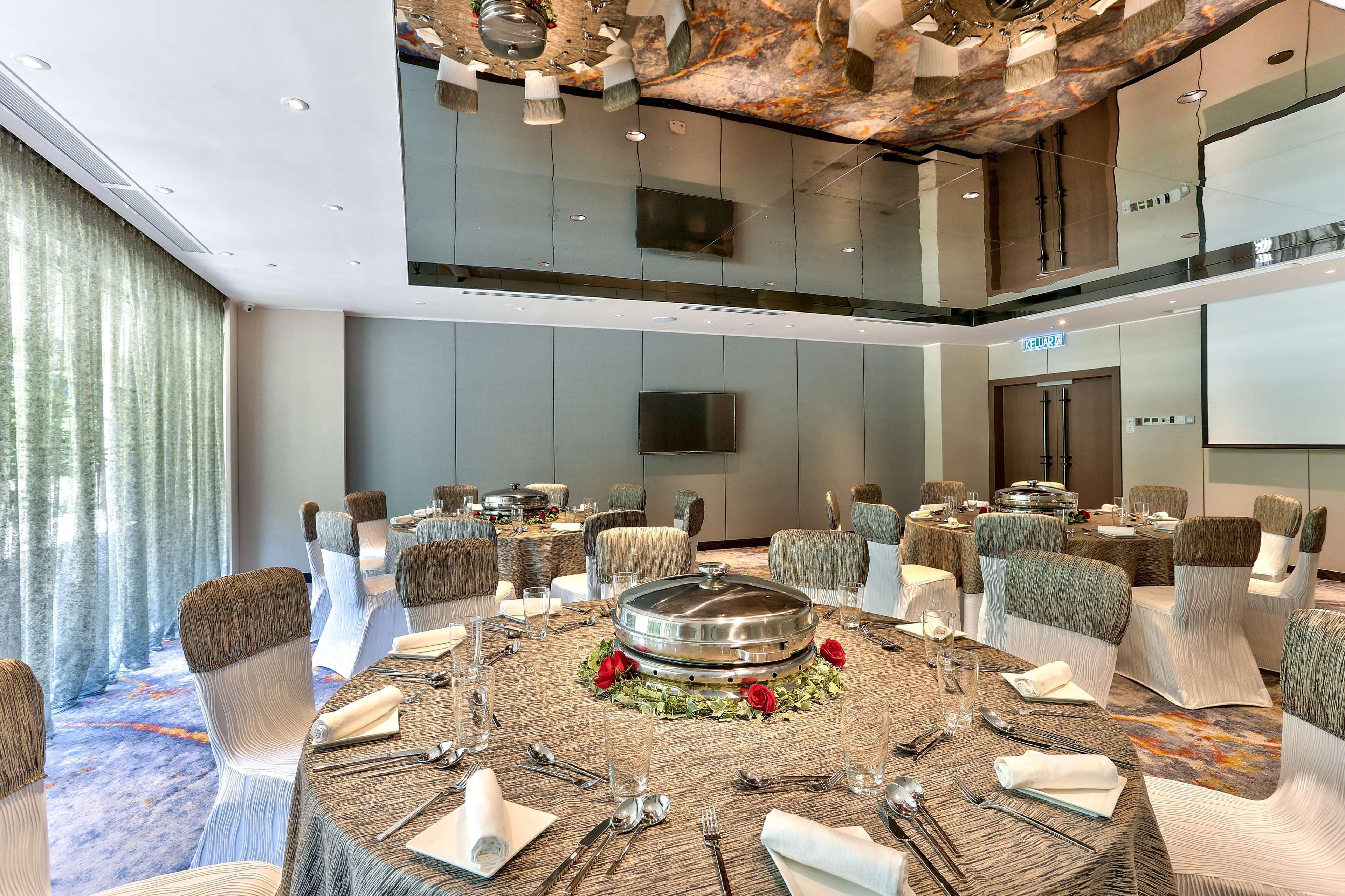Hilton Kota Kinabalu Hotel Екстериор снимка The Grand Ballroom