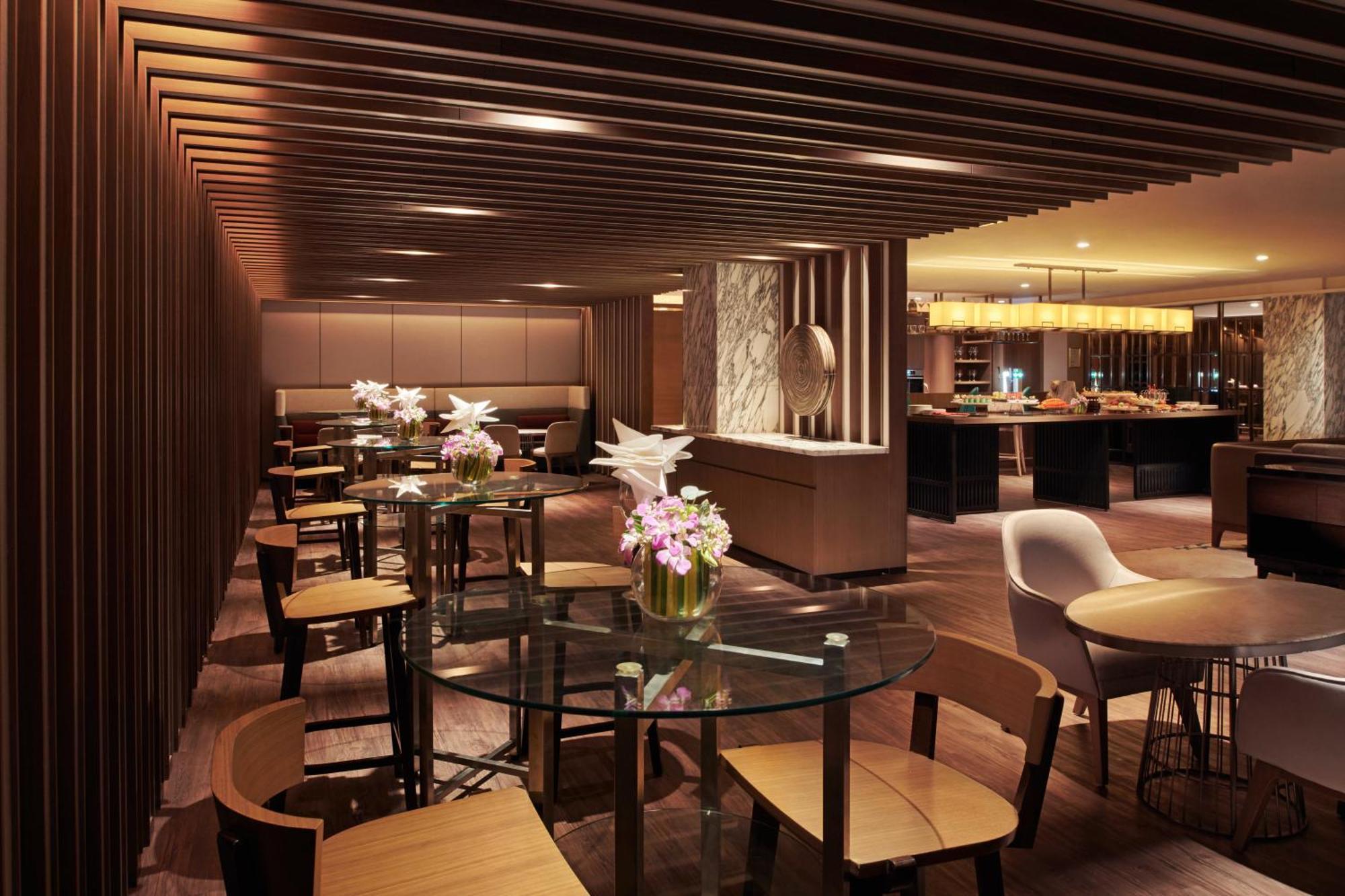Hilton Kota Kinabalu Hotel Екстериор снимка The Wing at Hong Kong International Airport
