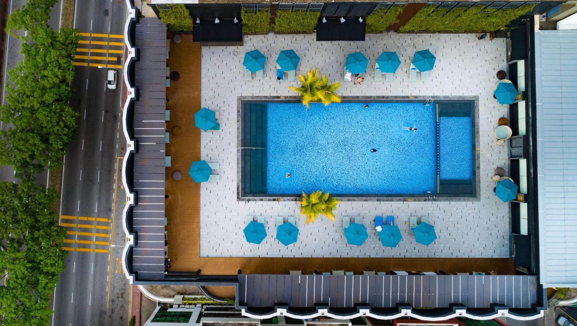 Hilton Kota Kinabalu Hotel Екстериор снимка Aerial view of the pool