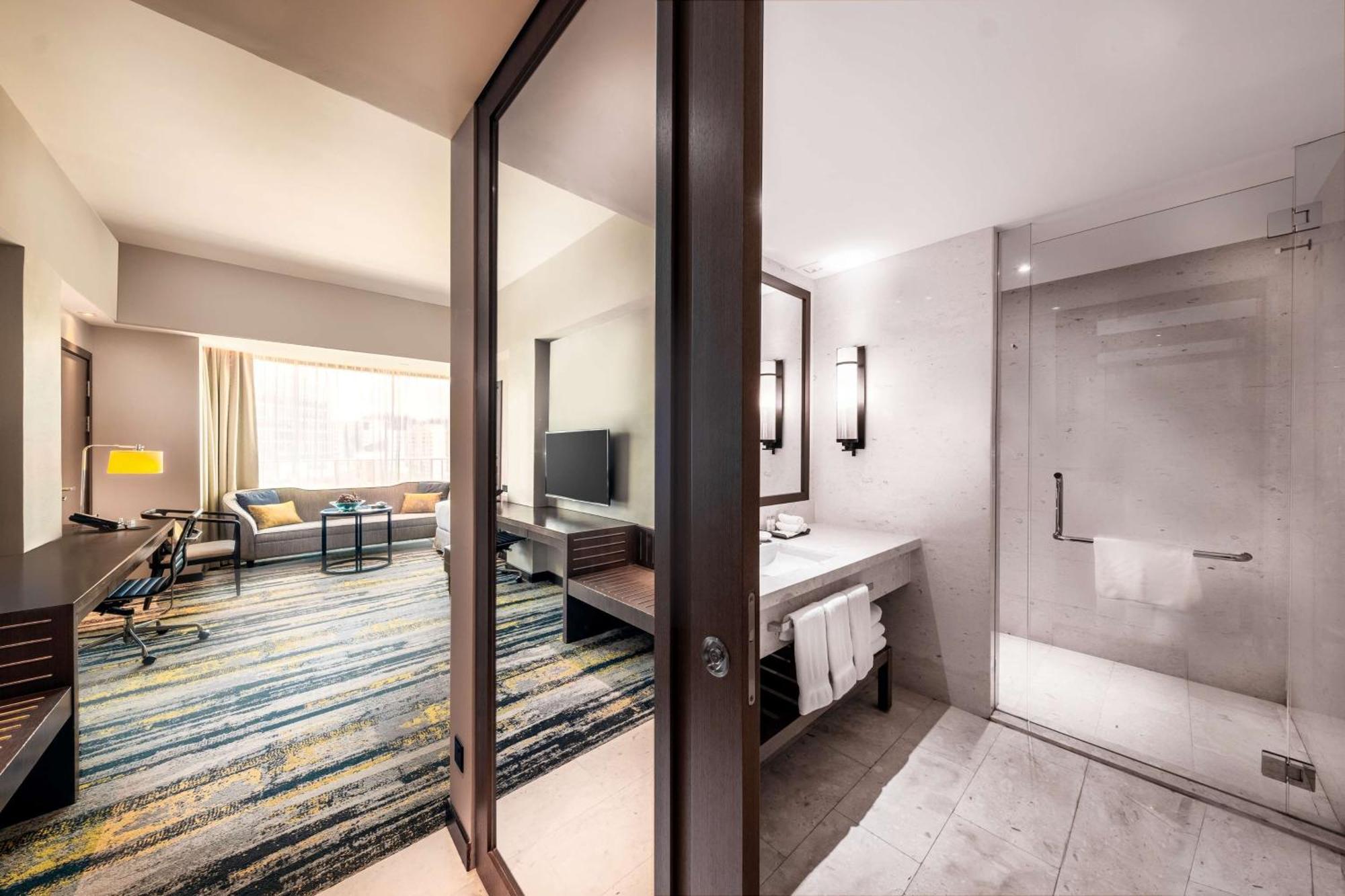 Hilton Kota Kinabalu Hotel Екстериор снимка