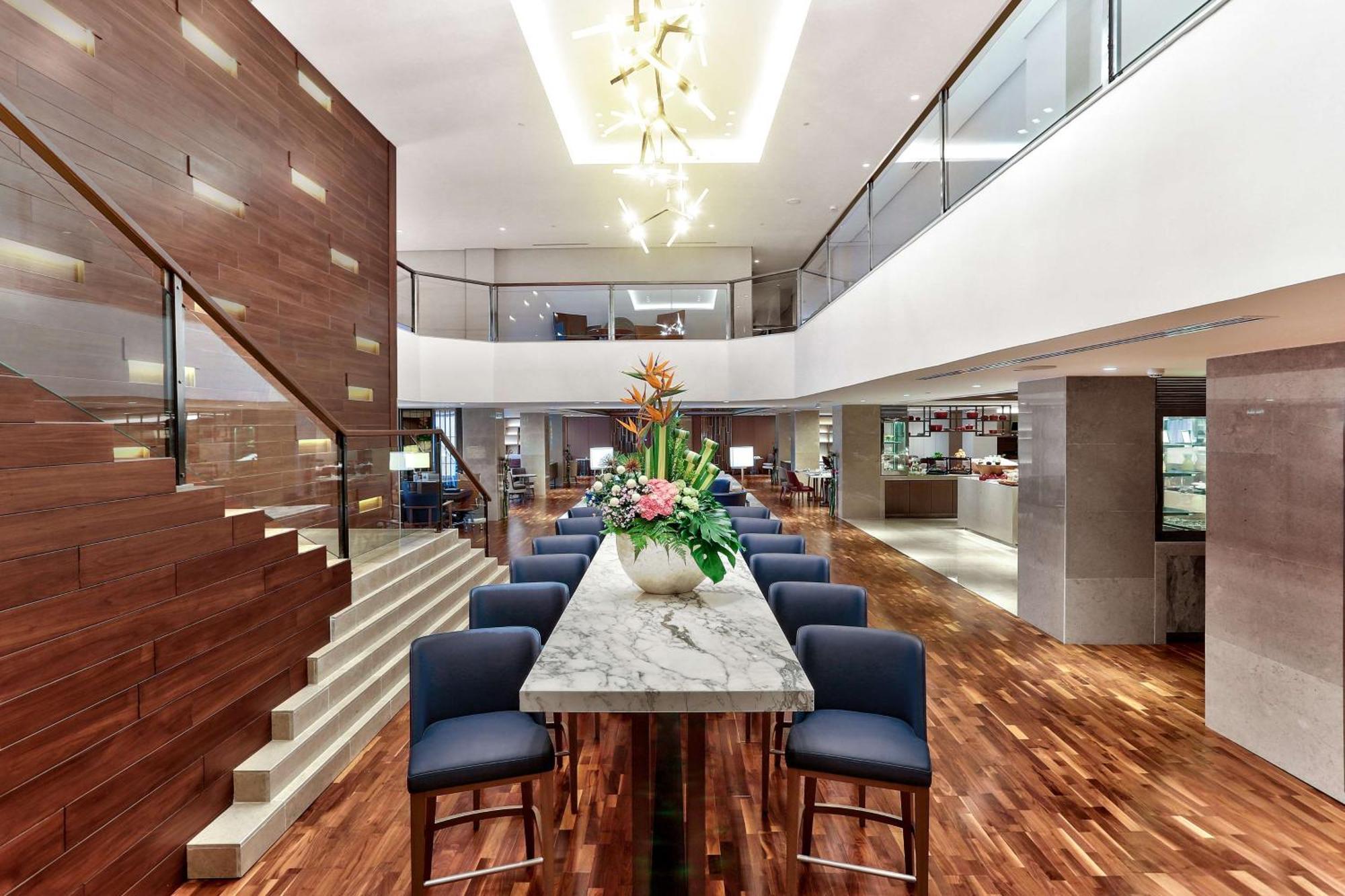 Hilton Kota Kinabalu Hotel Екстериор снимка The interior of the lounge