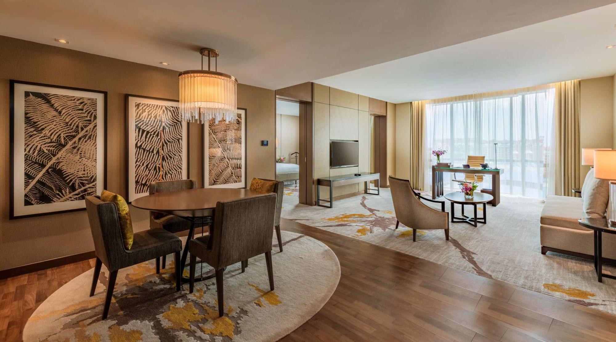 Hilton Kota Kinabalu Hotel Екстериор снимка A suite at the hotel