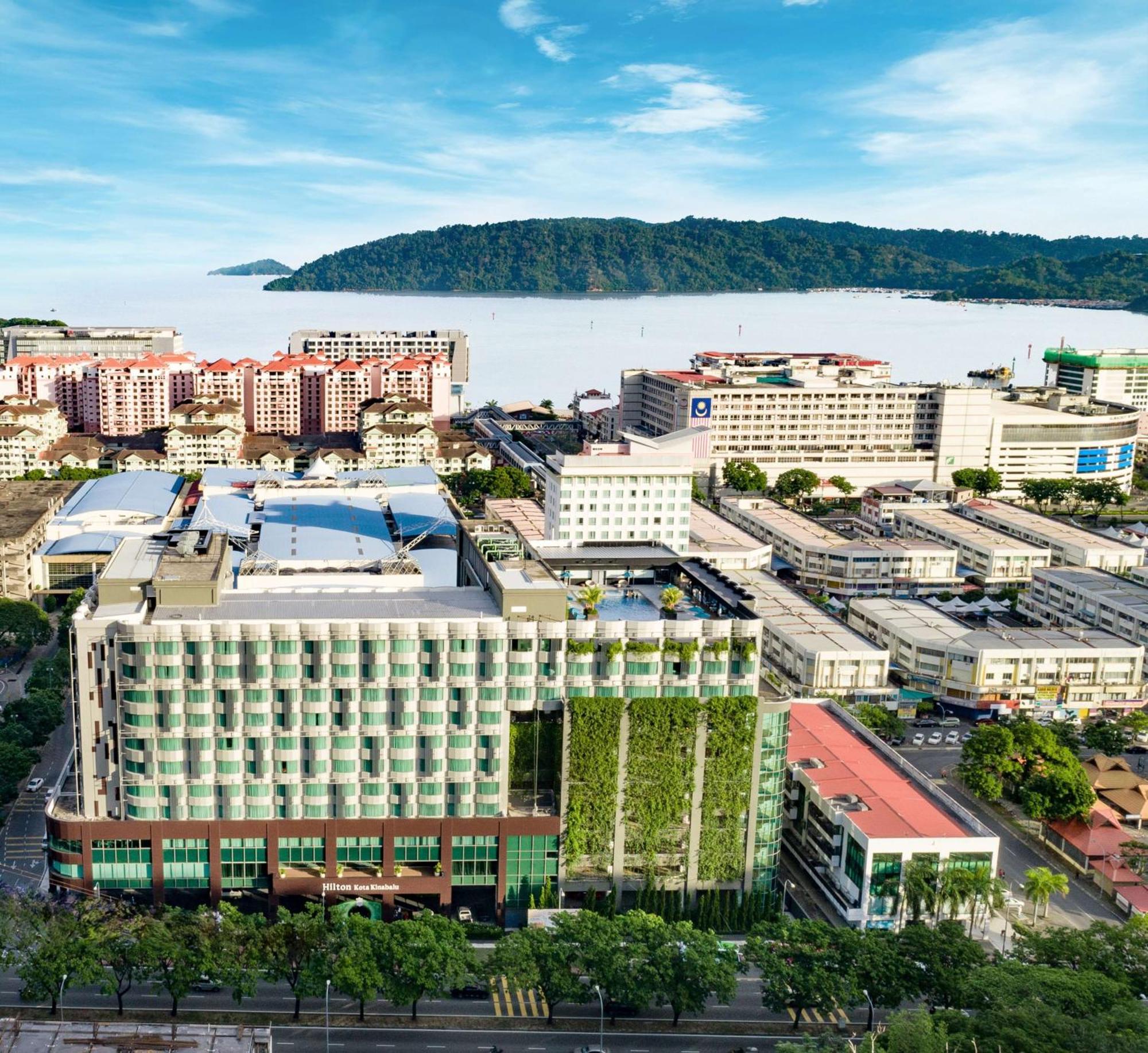 Hilton Kota Kinabalu Hotel Екстериор снимка Aerial view of the hospital